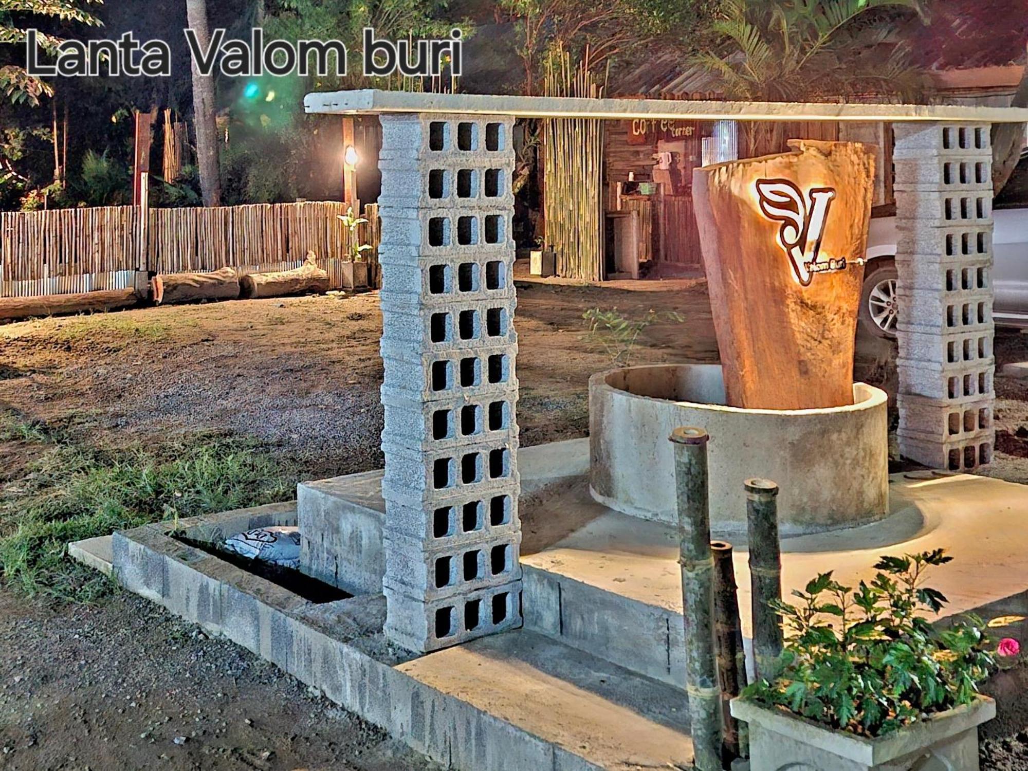 Lanta Valom Buri Chalet *