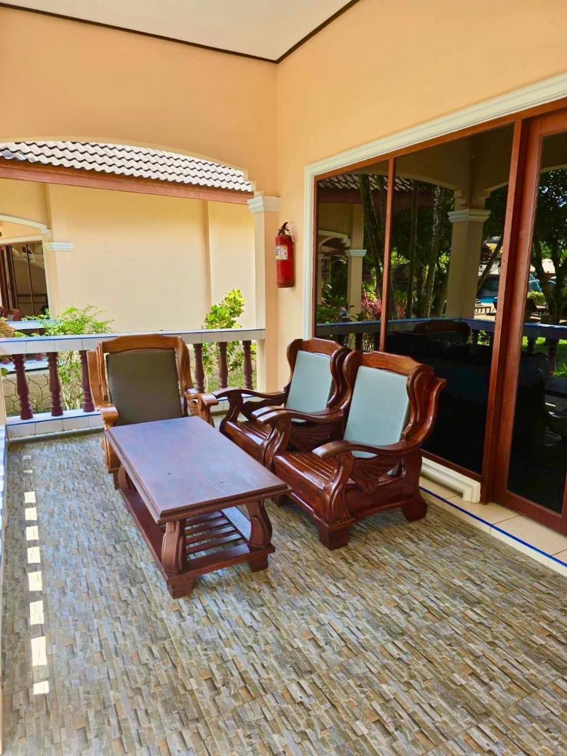 Happy Lagoon Resort
