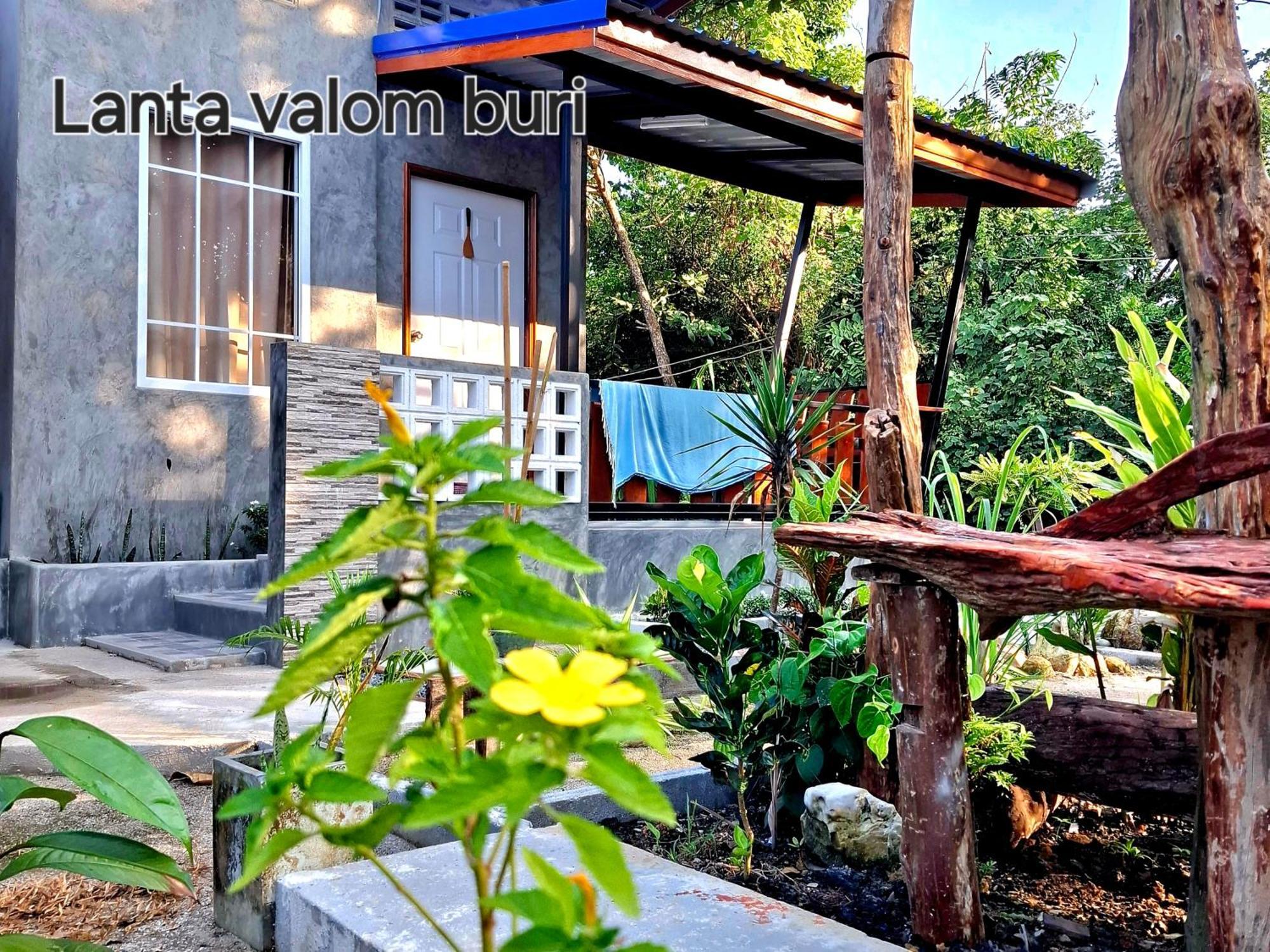 Chalet Lanta Valom Buri *