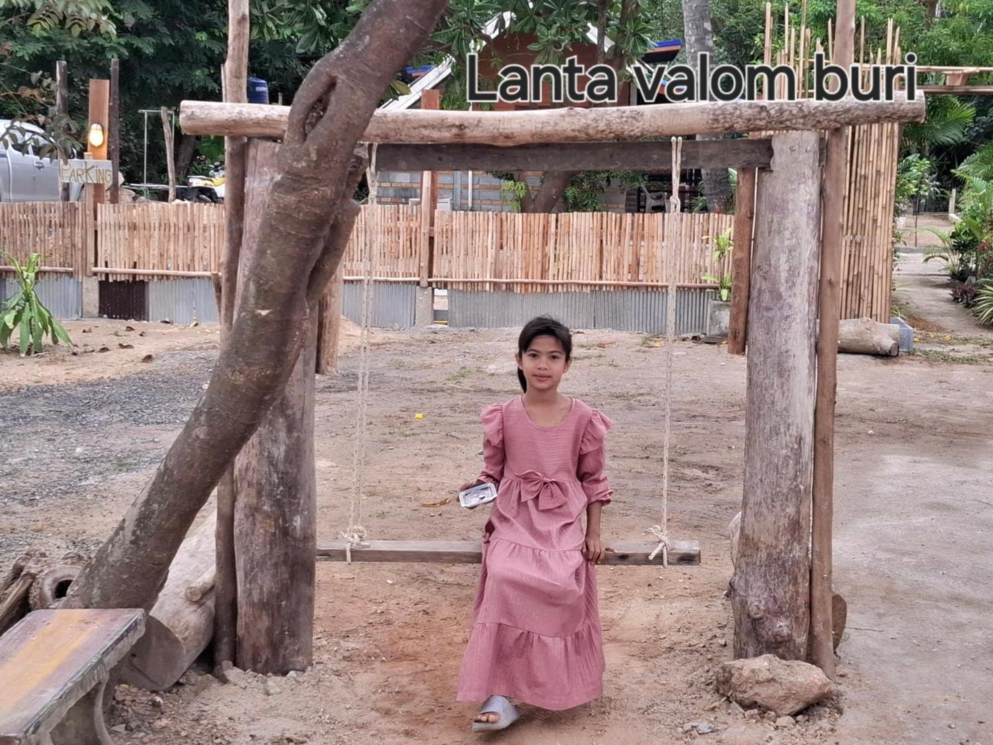 Lanta Valom Buri *