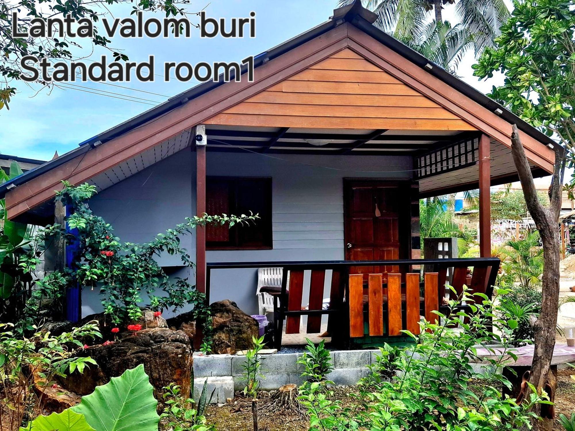 Lanta Valom Buri Chalet *