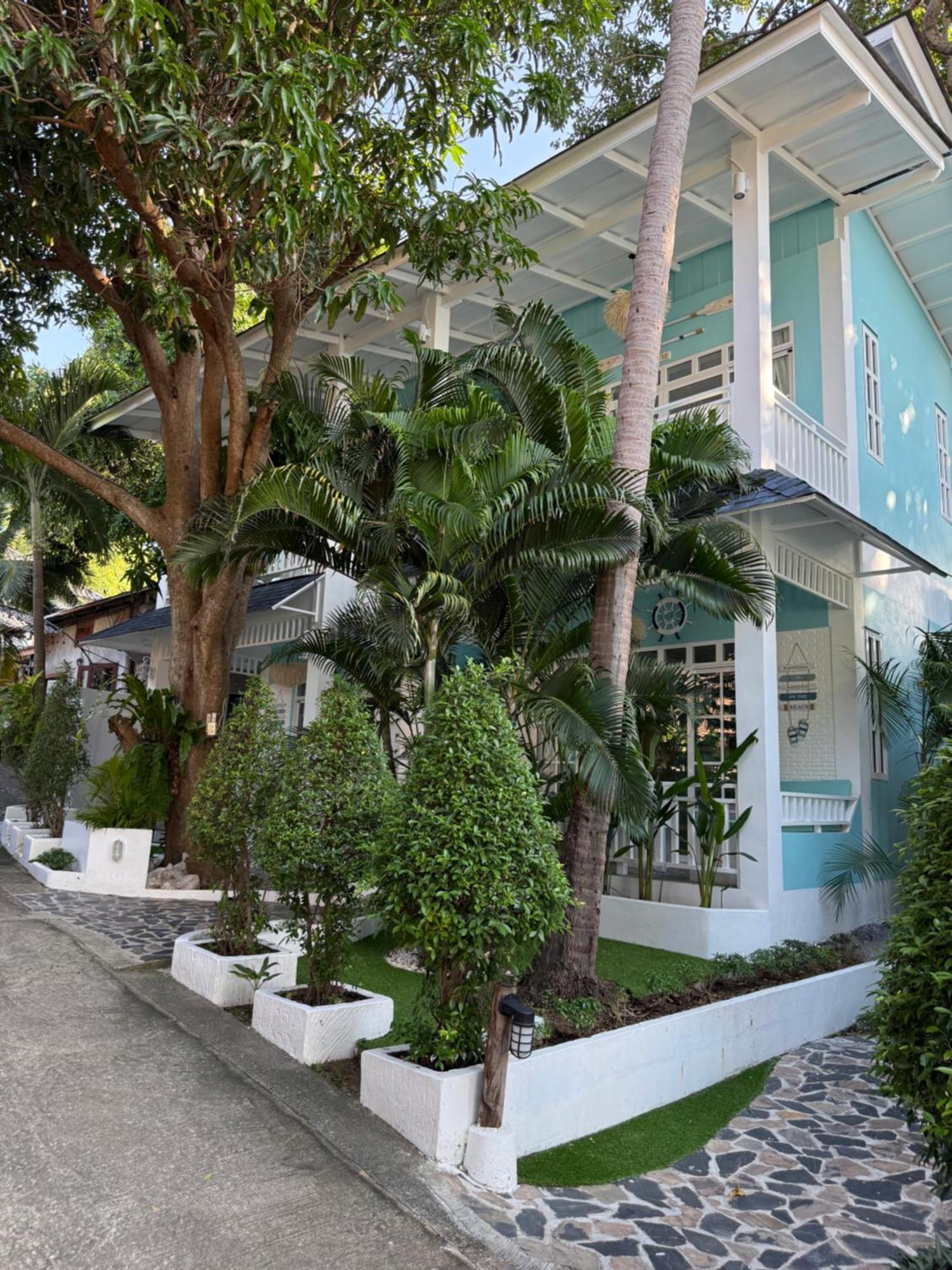 Dd Hut Resort 2*
