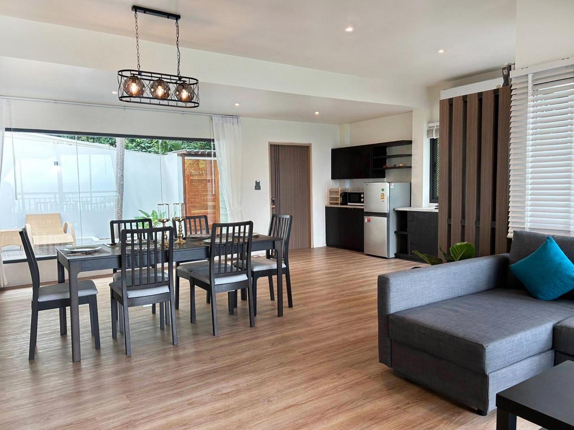 Resort Resort, Leam Tong