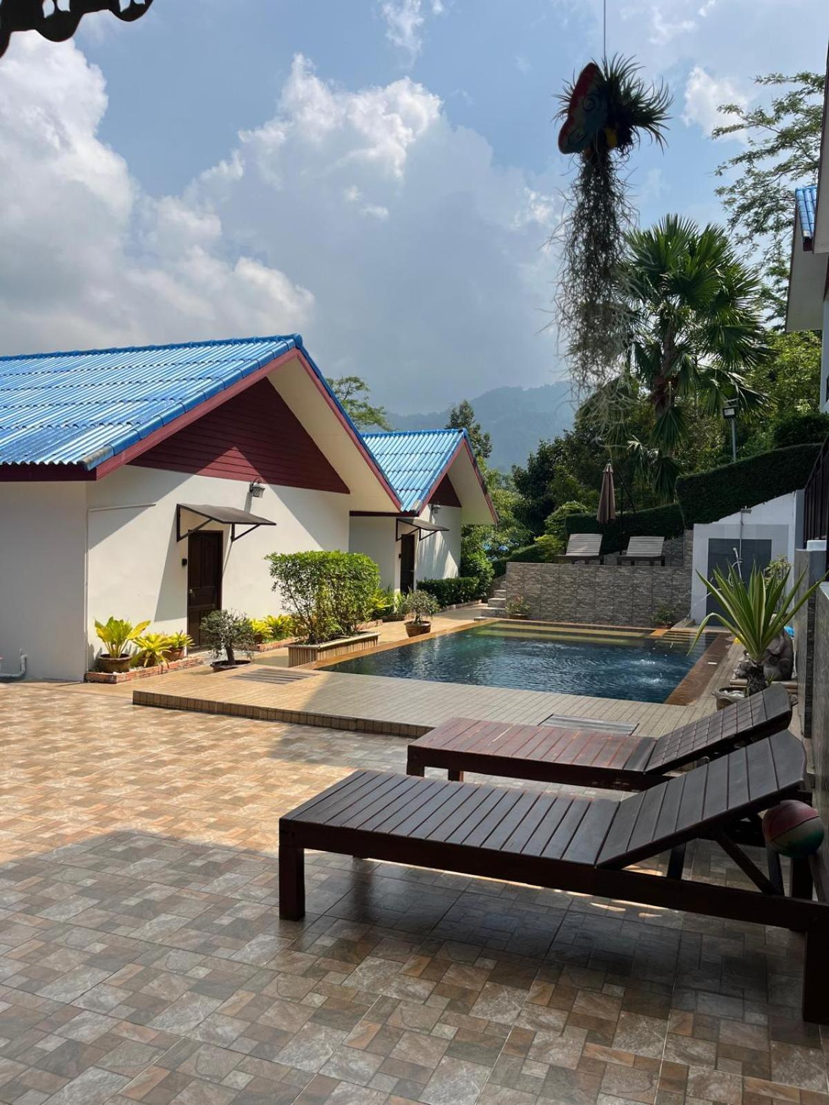 Sawasdee & Pool Holiday home