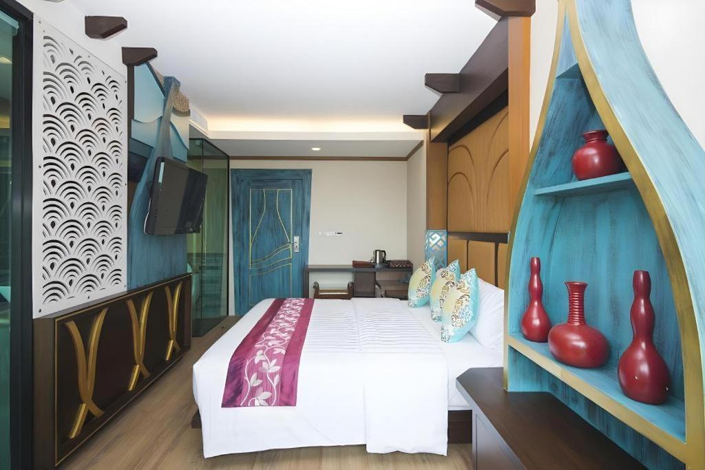 Hip Hotel
