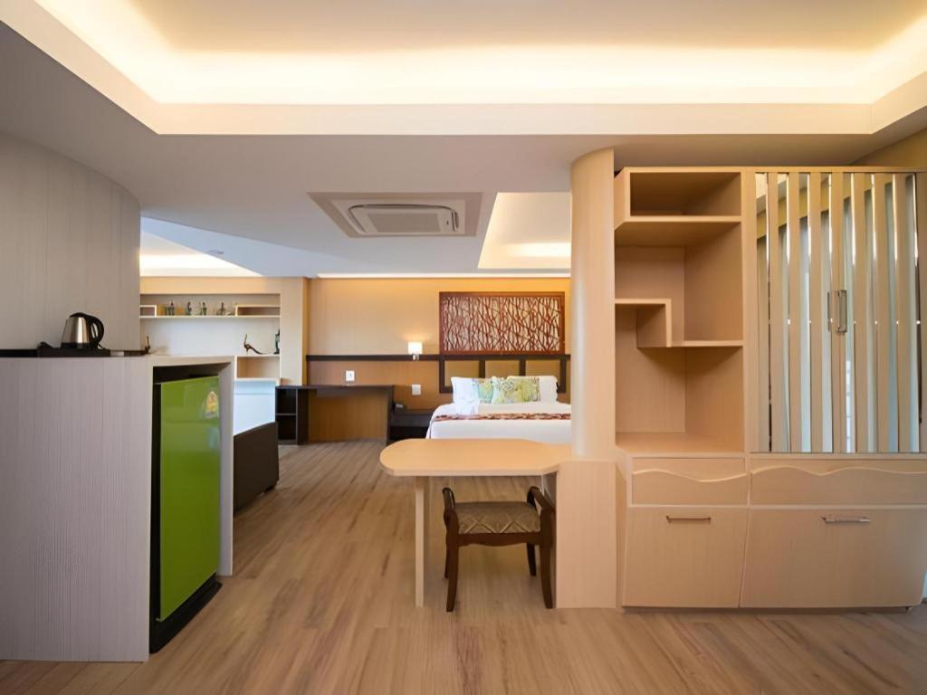 Hip Hotel