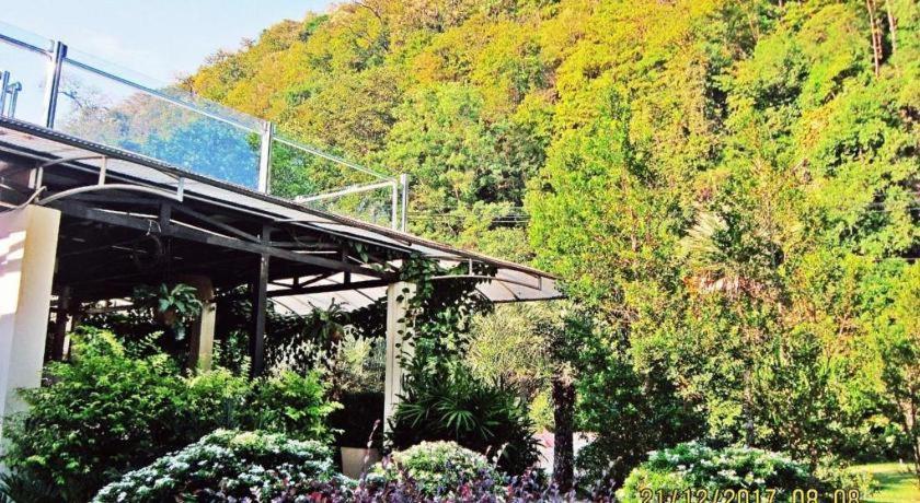 V Valley Resort 4*