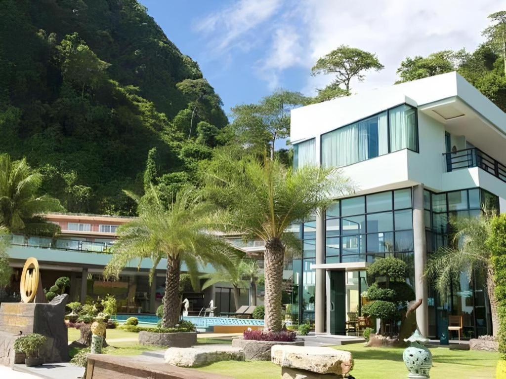 Hip Hotel 3*