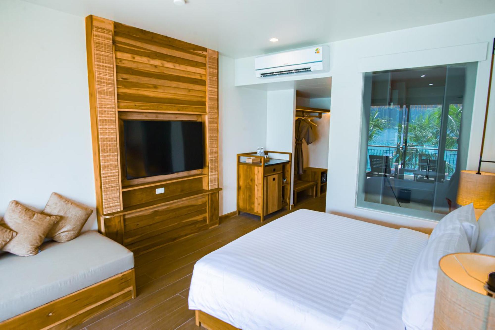 Hotel At Pier 4*