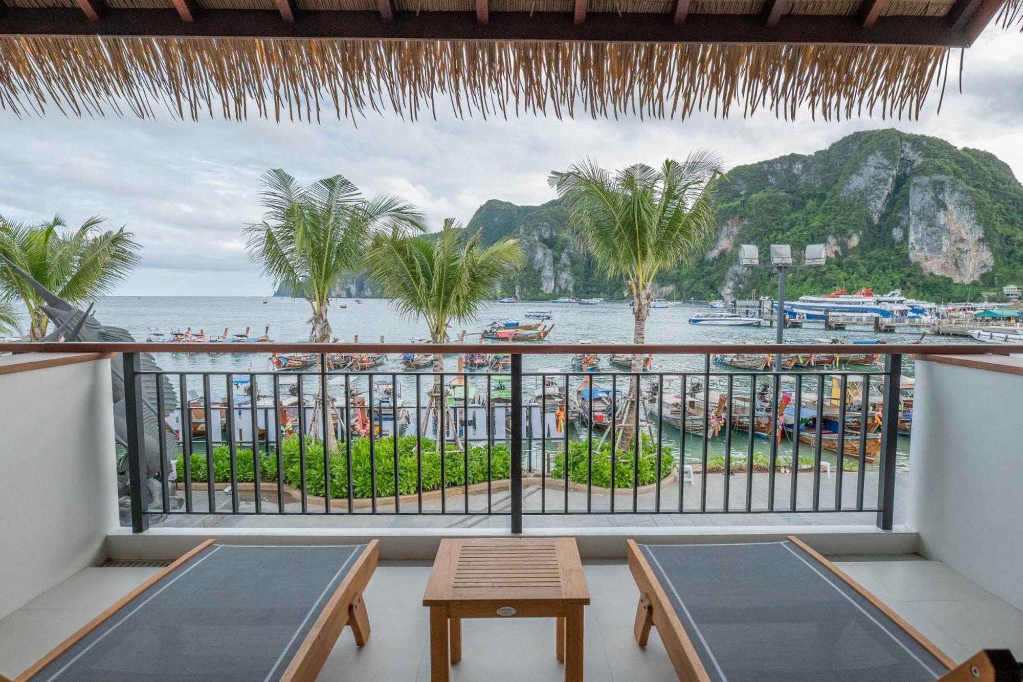 At Pier Hotel 4*