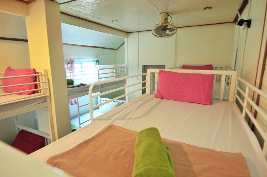 October Hostel Phi Phi Don