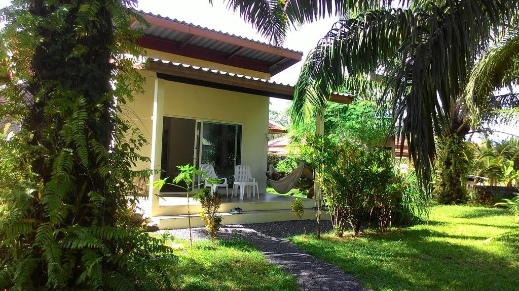 Aathid Garden Casa de férias Khao Lak