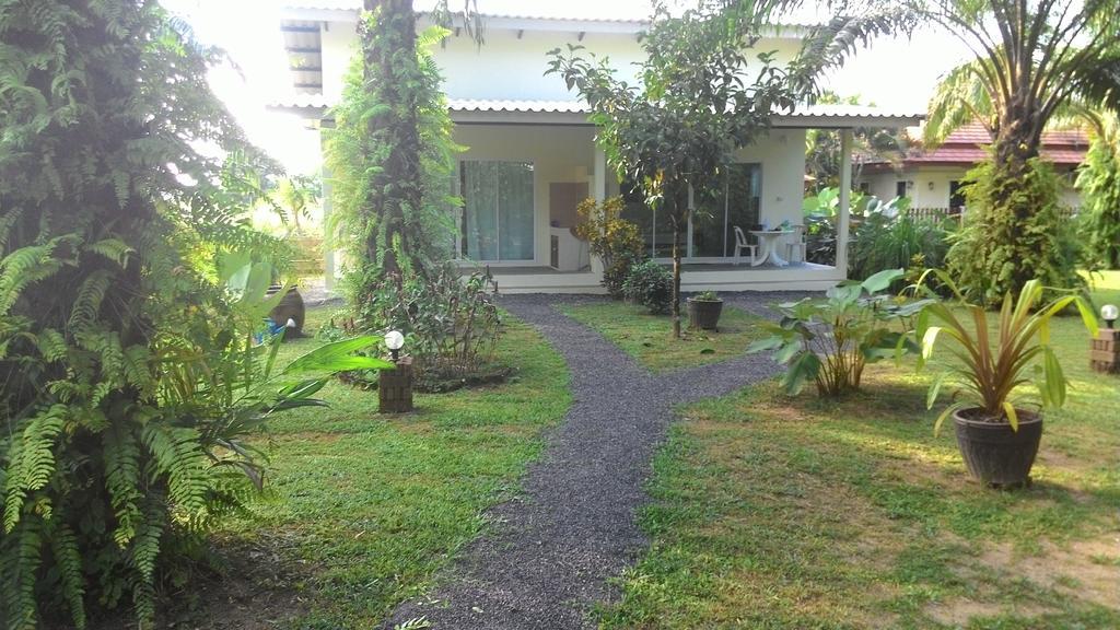 Aathid Garden Casa de férias Khao Lak