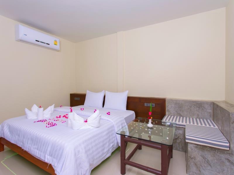 Suksompong Resort
