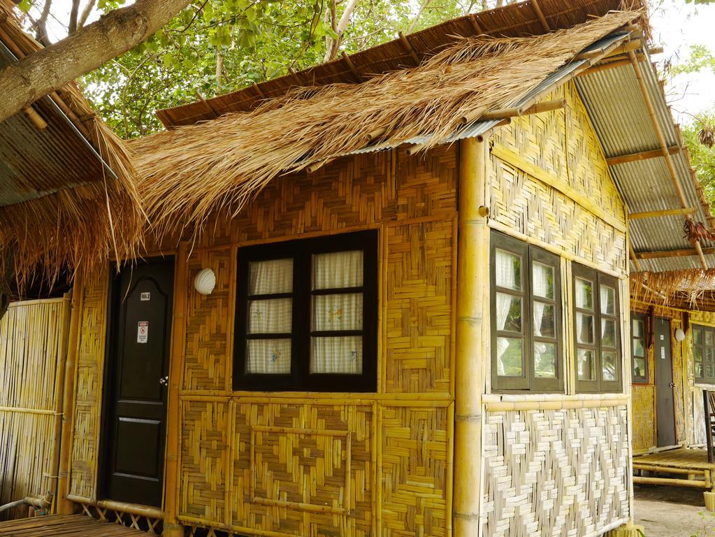 Charlie Hut Bungalow Resort