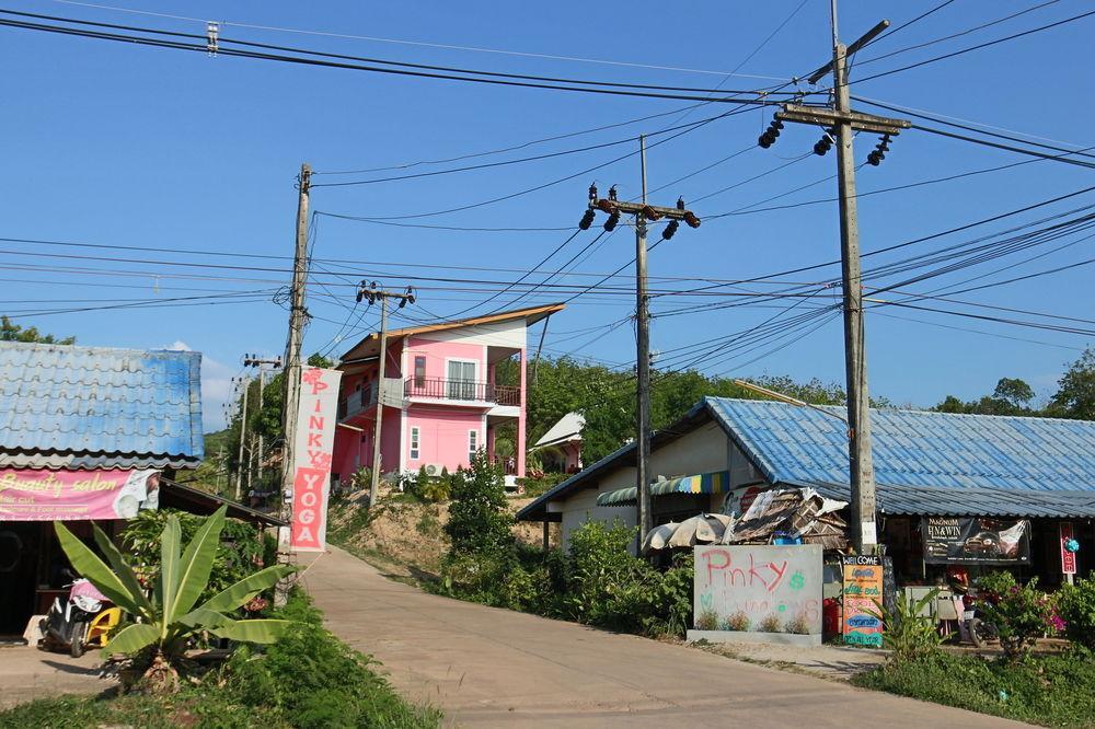 Pinky & - Sha Extra Koh Lanta