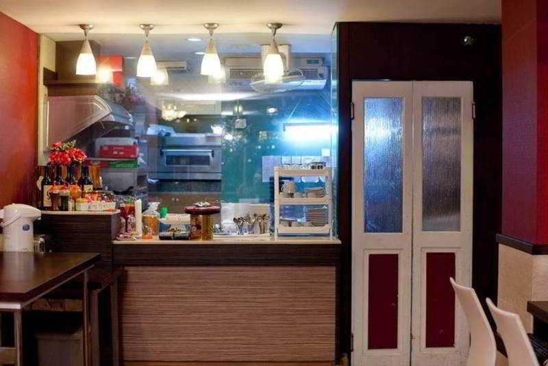 Arawana Express Phromphong Hotel 3*