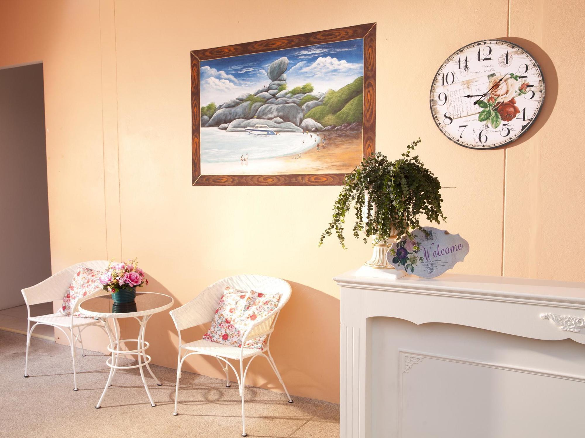 Les Fleurs House Bed & Breakfast