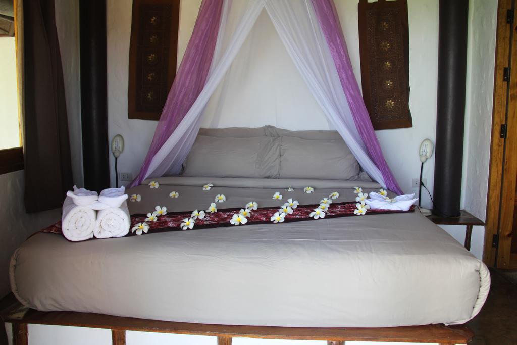 Anankhira * Koh Tao