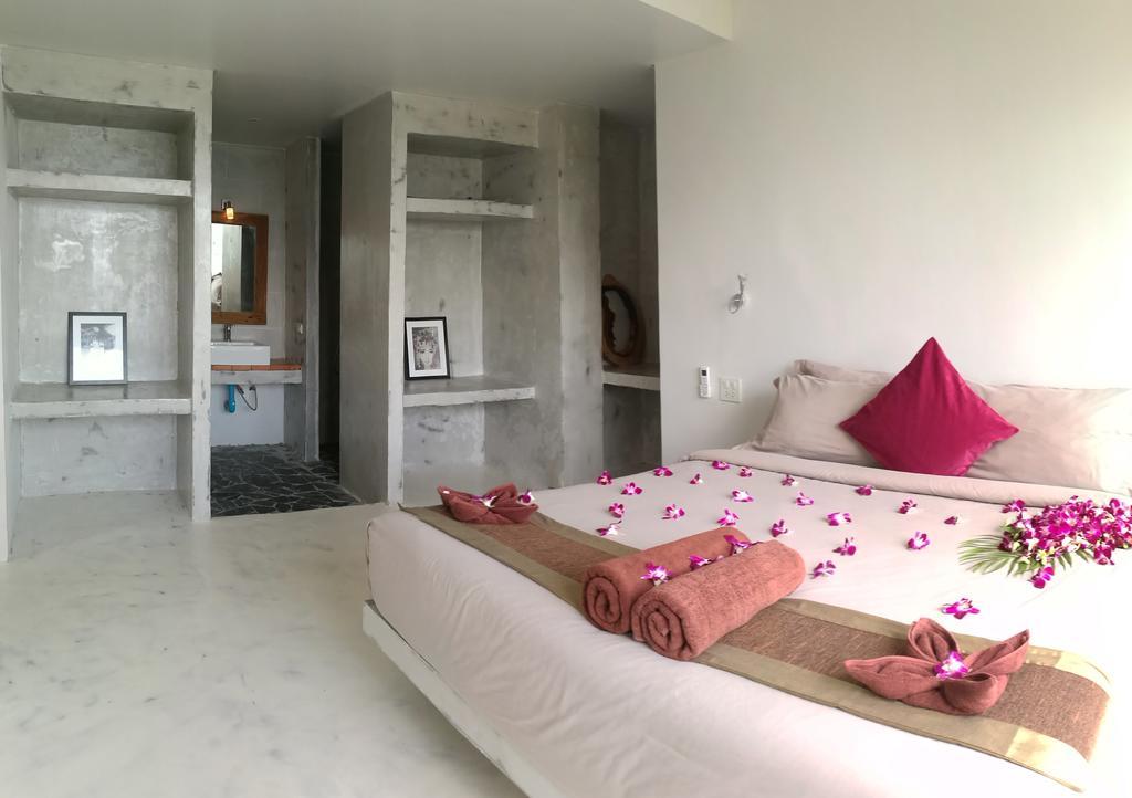 Anankhira * Koh Tao