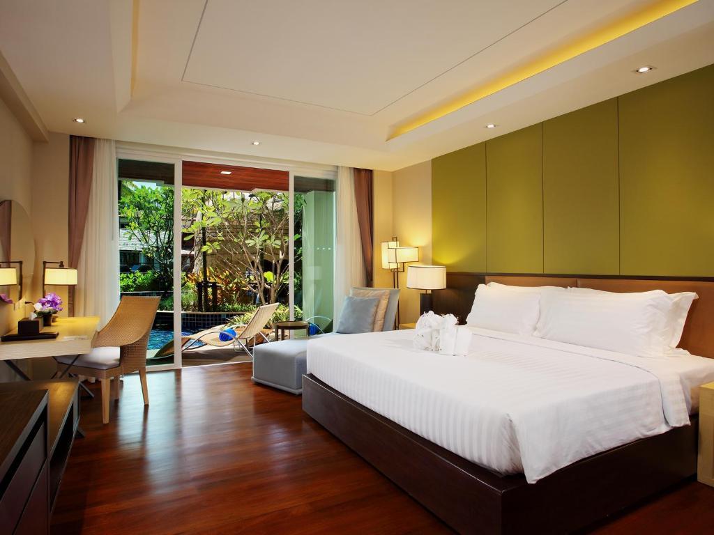 Graceland Khaolak Beachfront Resort