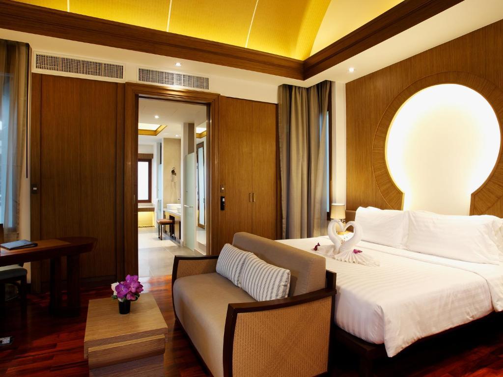 Graceland Khaolak Beachfront