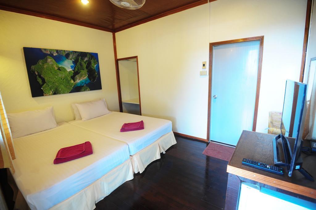 October Hostel Phi Phi Don