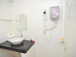 Hotel Oyo 75361 Phuket Airport Sonwa
