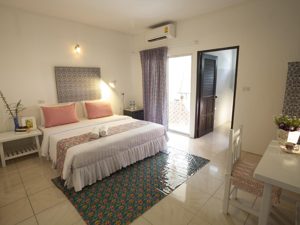 Les Fleurs House Bed & Breakfast Khao Lak