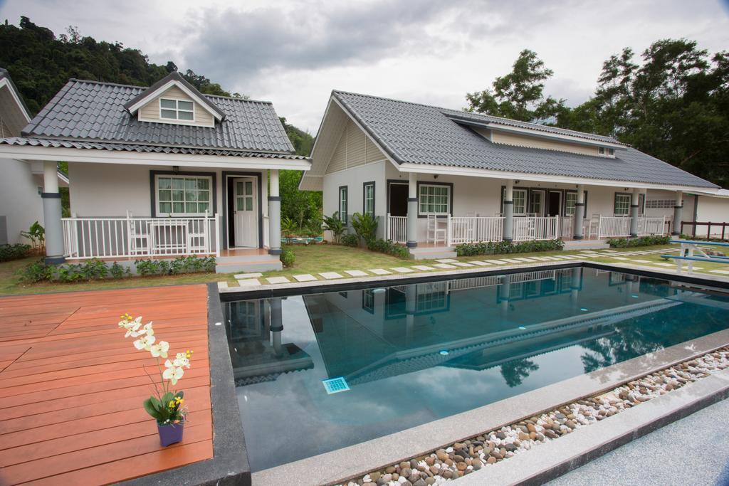 Suksompong Resort
