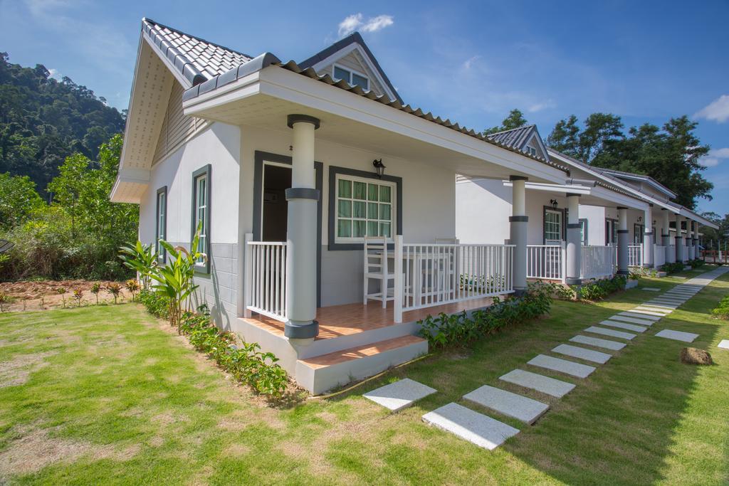 Suksompong Resort Khao Lak