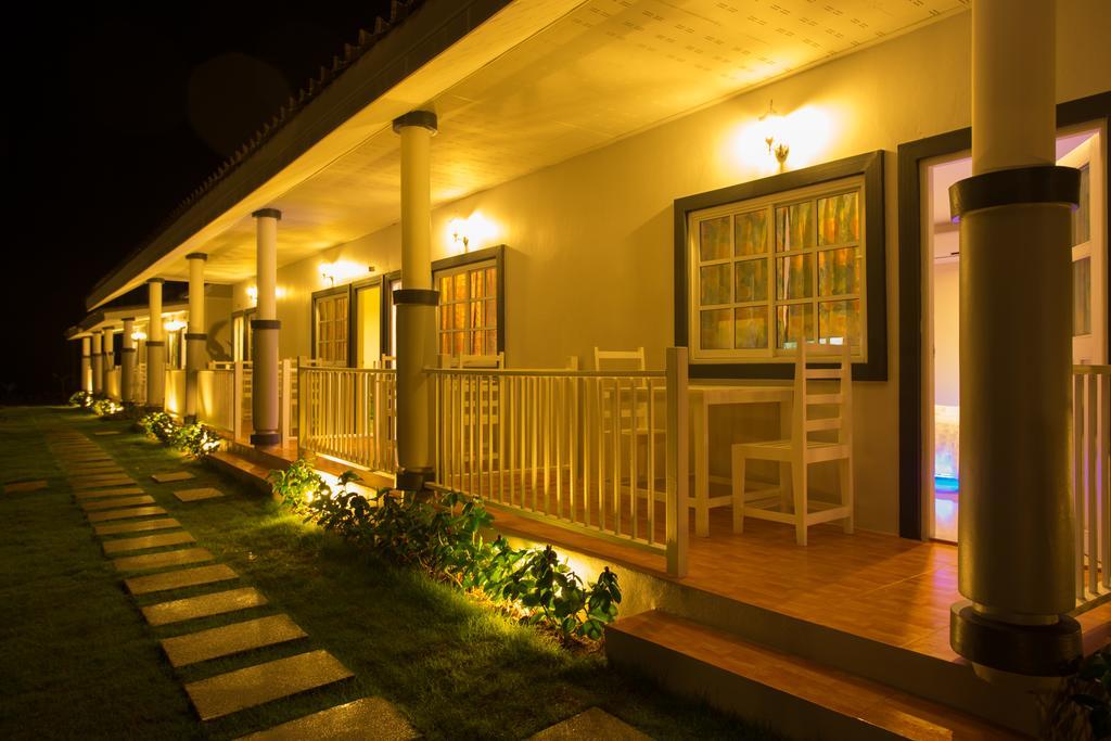 Suksompong Resort