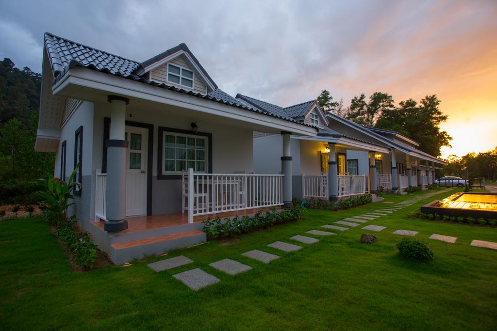 Suksompong Resort 3*