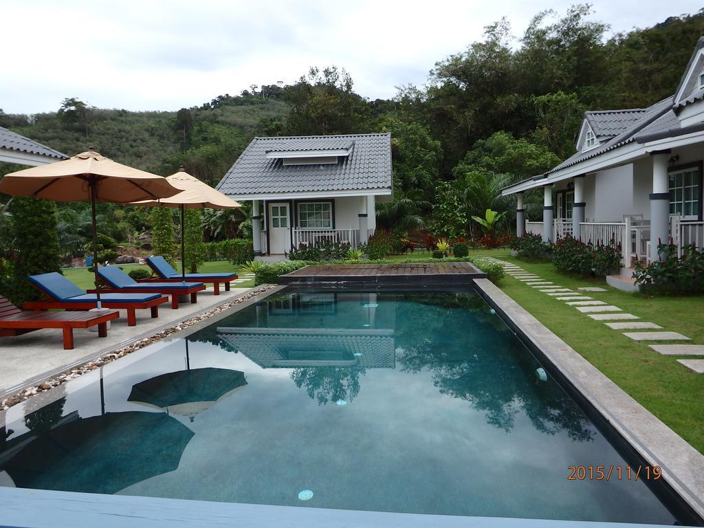 Suksompong Resort 3*