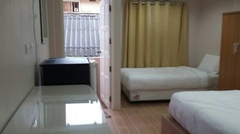 Sairee Center Hostel *