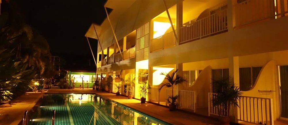 Oyo 75361 Phuket Airport Sonwa Hotel