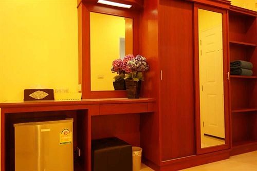 Hotel Oyo 75361 Phuket Airport Sonwa 3*