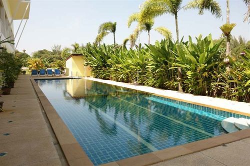 Hotel Oyo 75361 Phuket Airport Sonwa
