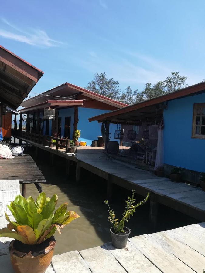 Chomlay & Restaurant Guest house