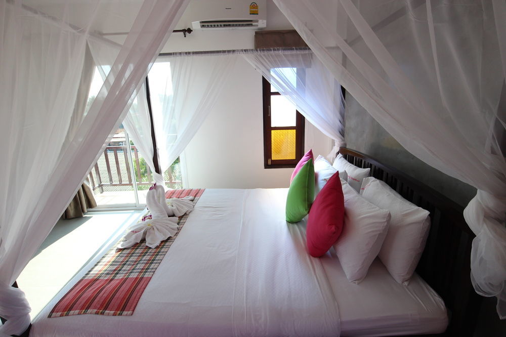Pinky & - Sha Extra 4* Koh Lanta
