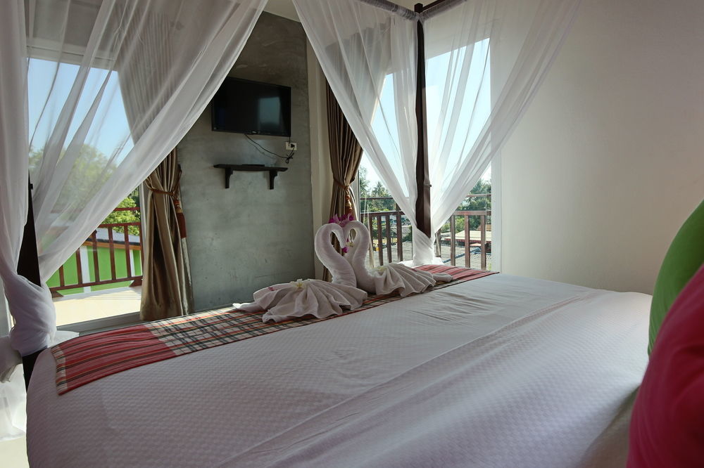 Pinky & - Sha Extra 4*