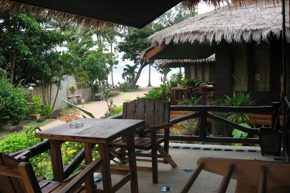 Resort Palm Leaf 3*