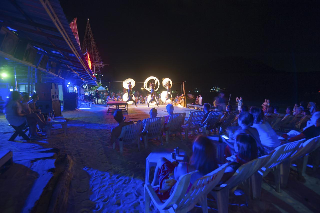 Twin Palms Hostel *