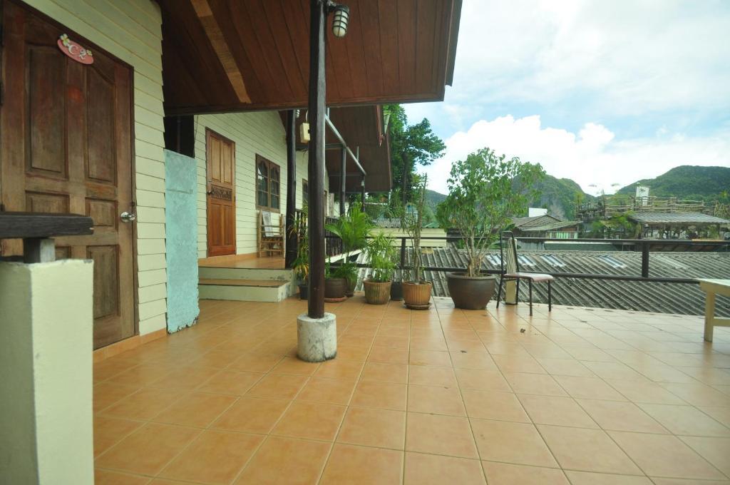 October Hostel Phi Phi Don