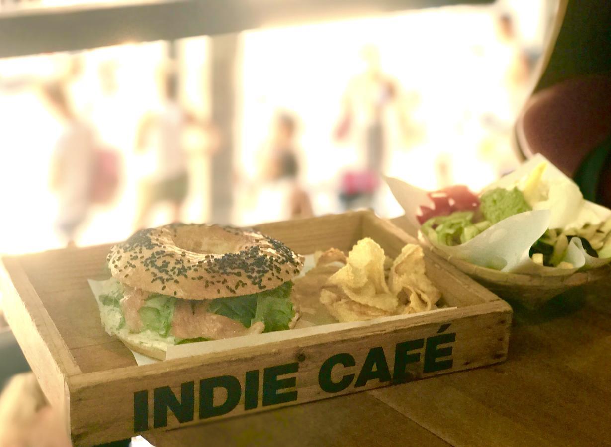 Indie - *