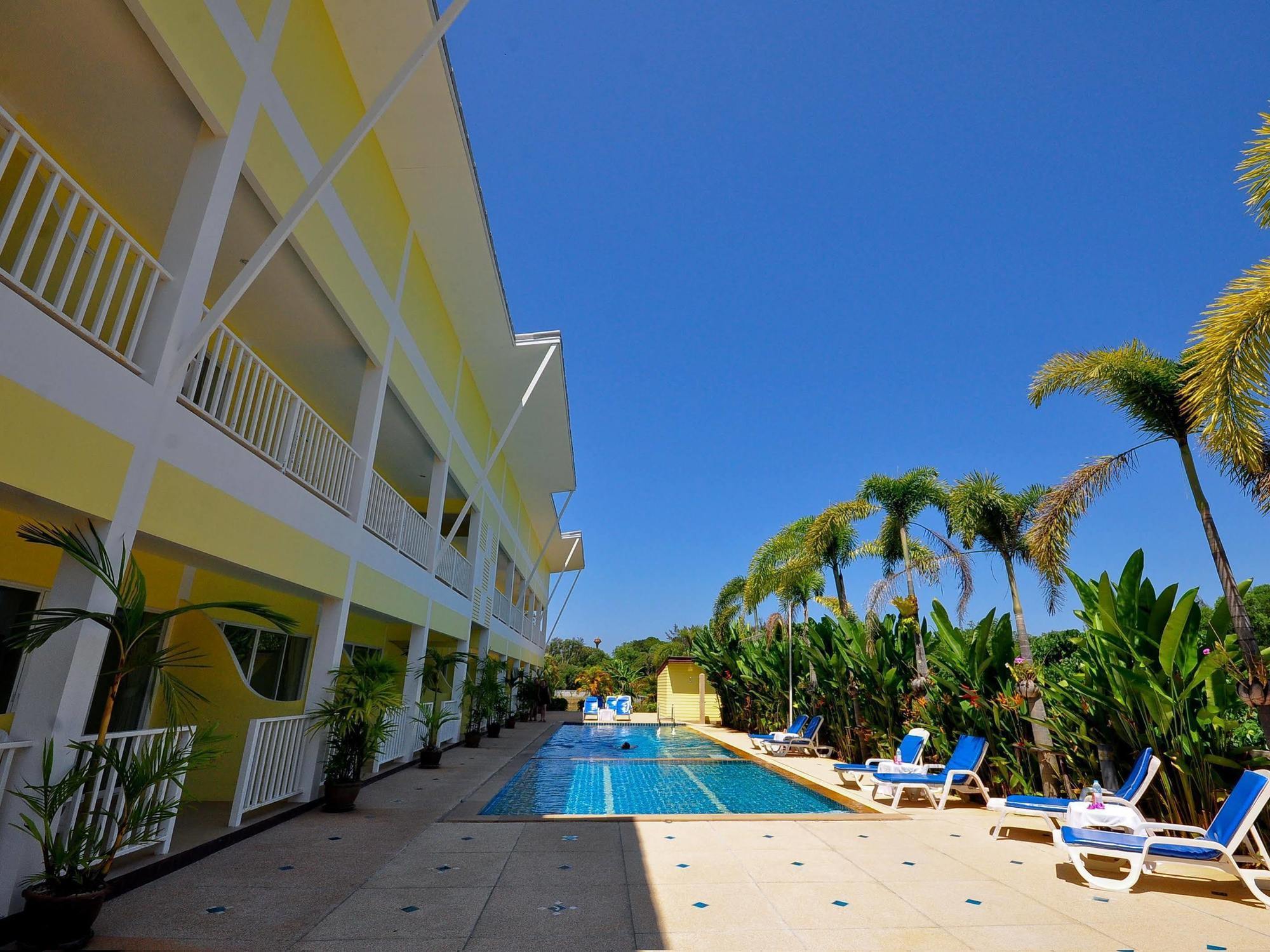 Hotel Oyo 75361 Phuket Airport Sonwa