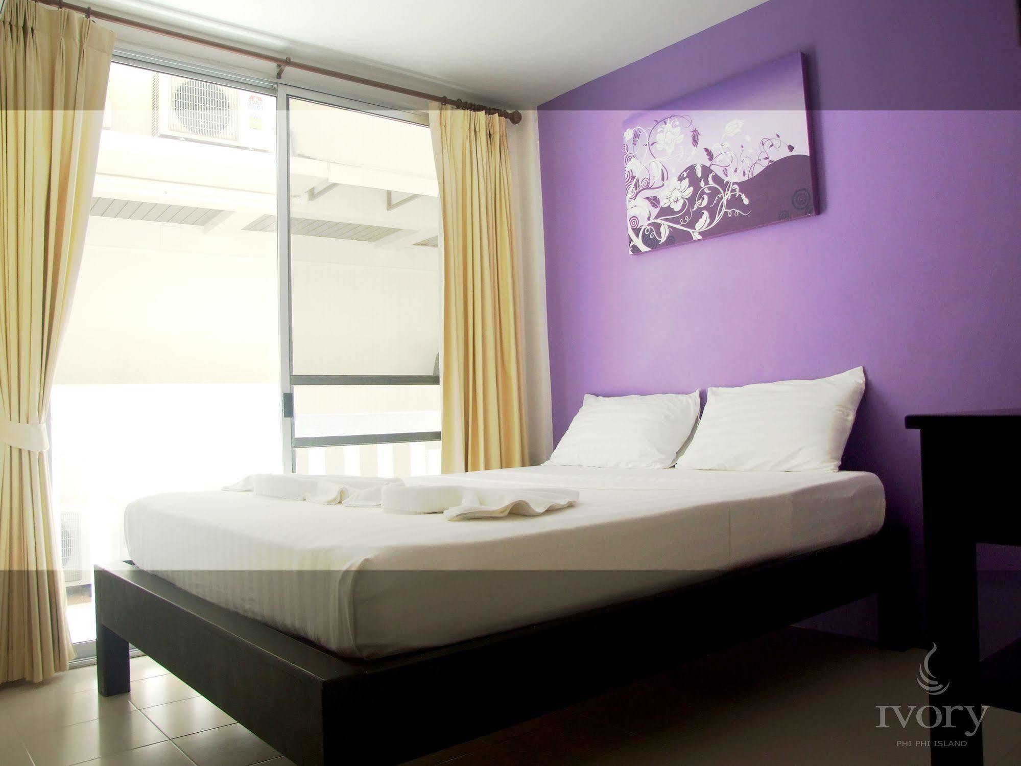 Ivory Island Hostel *