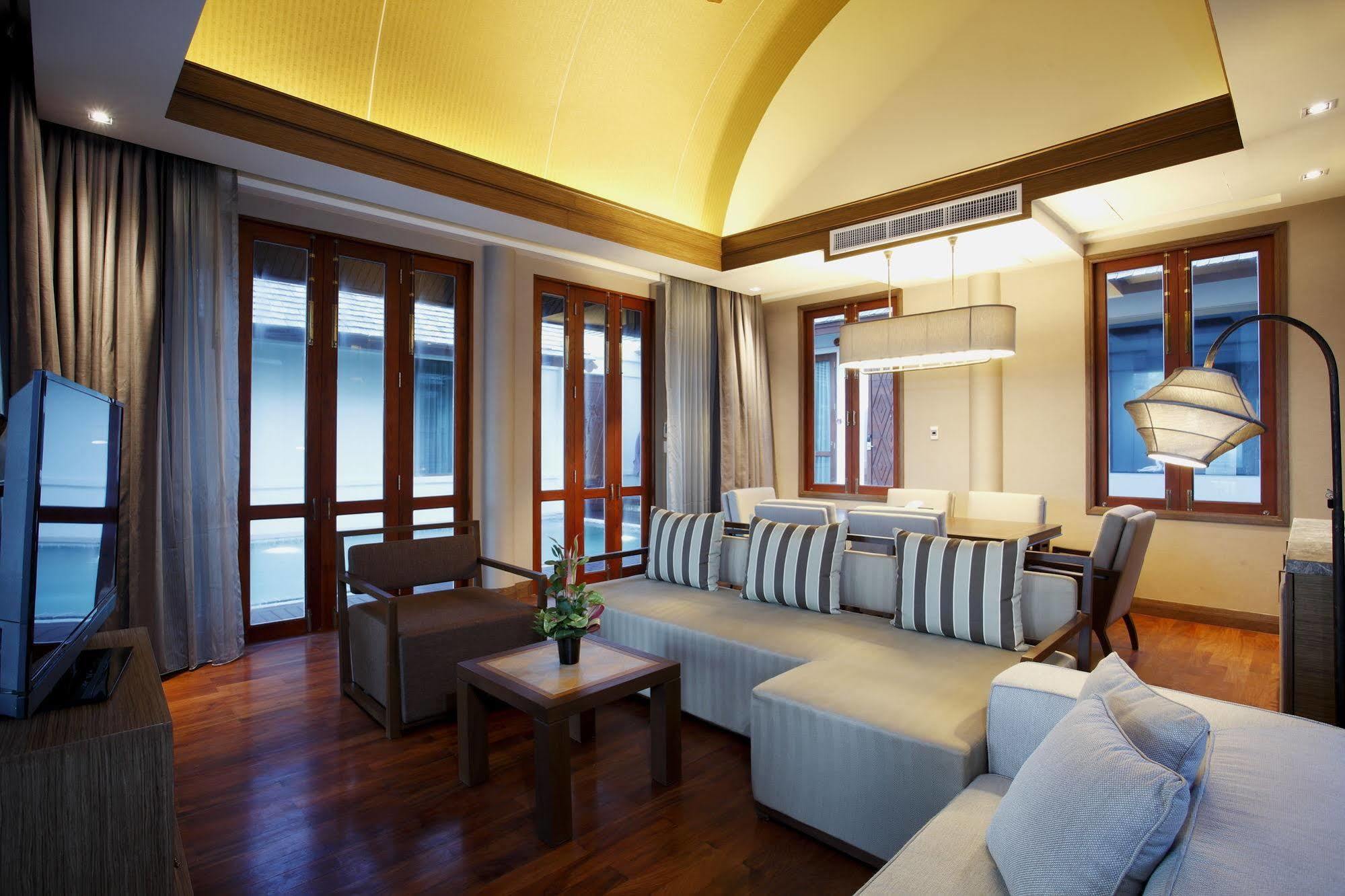 Graceland Khaolak Beachfront Resort