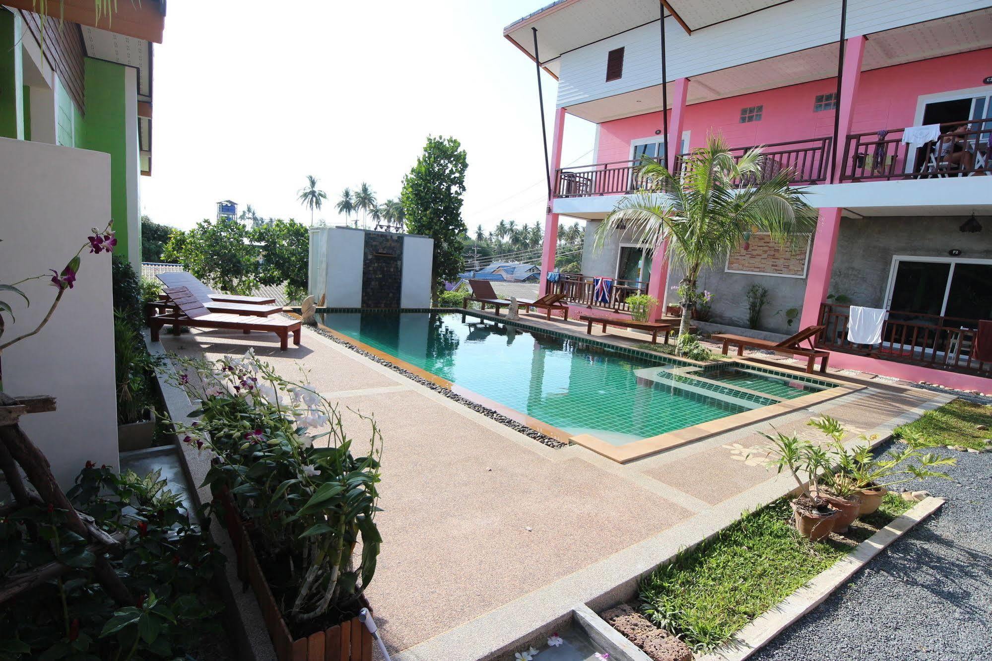 Pinky & - Sha Extra Koh Lanta