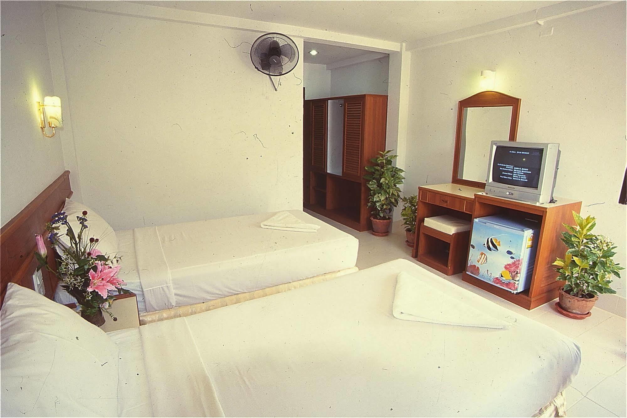 Aparthotel J 2*
